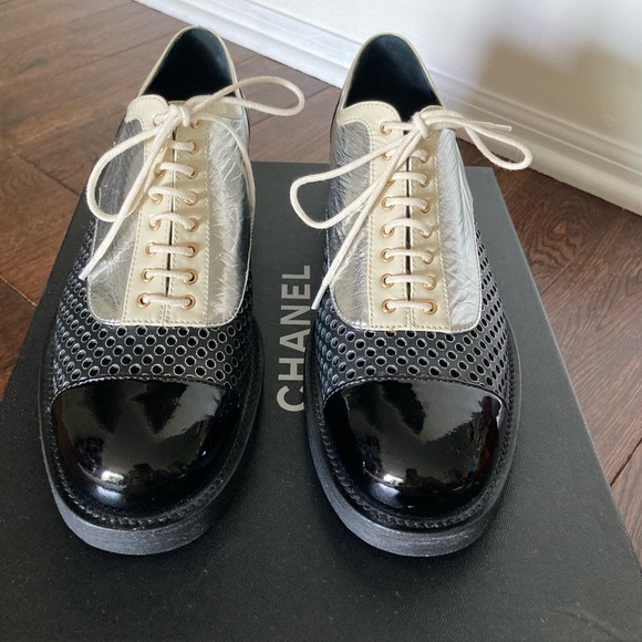 Chanel lace up shoes - Picture 3 of 15